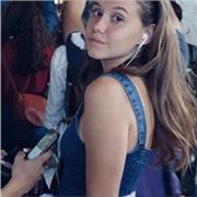 Chica simpática se ofrece para dar clases de repaso a niños/niñas en primaria